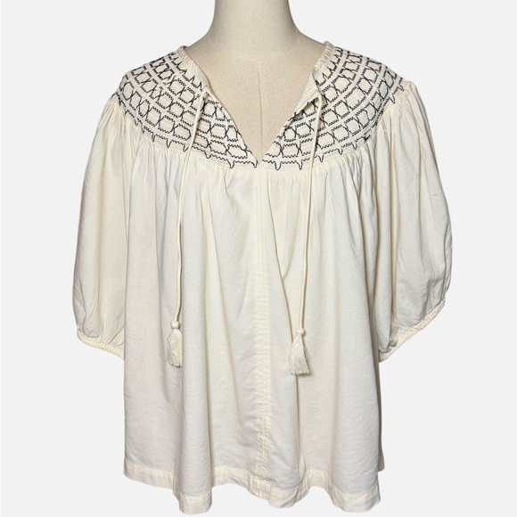 Old Navy Embroidered Cream Women's Top Smocked Plus Size 2X Peasant Boho - Picture 1 of 11